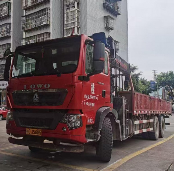 吊车的液压系统出现故障时应如何进行快速排查和修复？