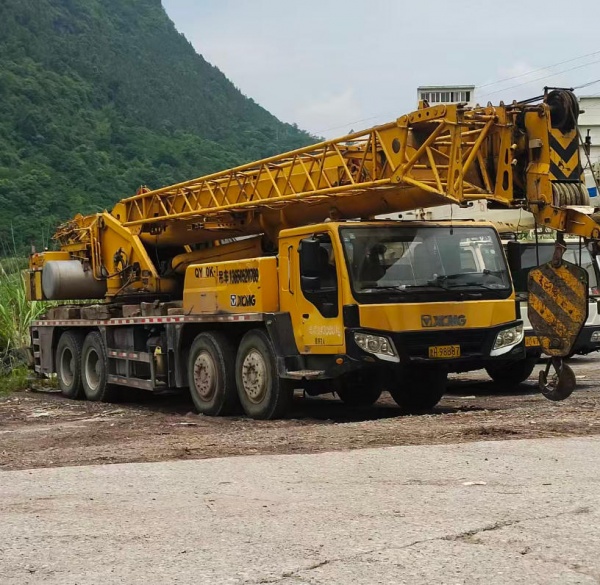 在使用吊车进行大件物品搬运时应注意哪些要点？