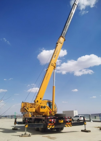 在使用吊车之前操作人员需要对吊车进行哪些全面的检查？