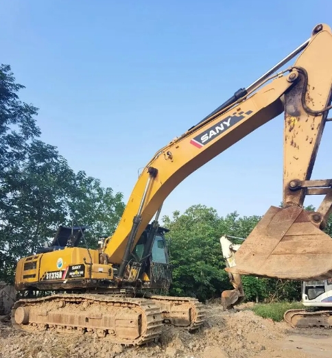 挖机的作业精度能达到什么程度，如何保证？