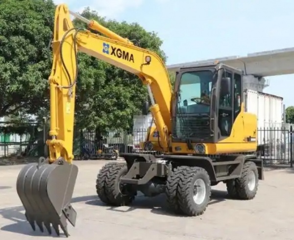 租赁类型里的轮式挖机和履带式挖机如何选择？