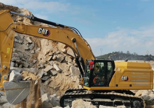 在城市绿化工程中，哪种挖机租赁类型最合适？