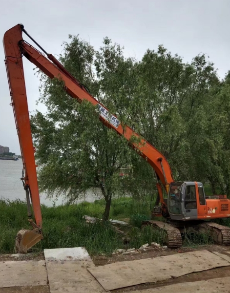 长臂挖机的日常维护与普通挖机在细节上有何不同？