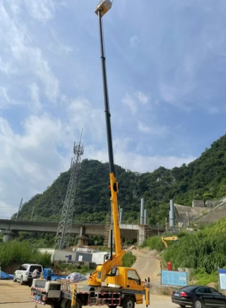 高空车在城市路灯维修中的作业流程与注意事项有哪些？