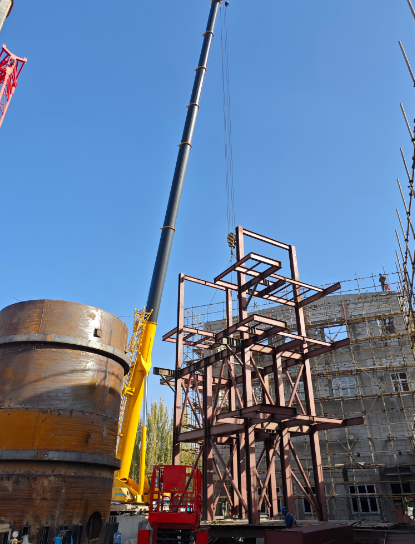 吊车在长距离转场作业时，如何保障运输安全与设备完整性？