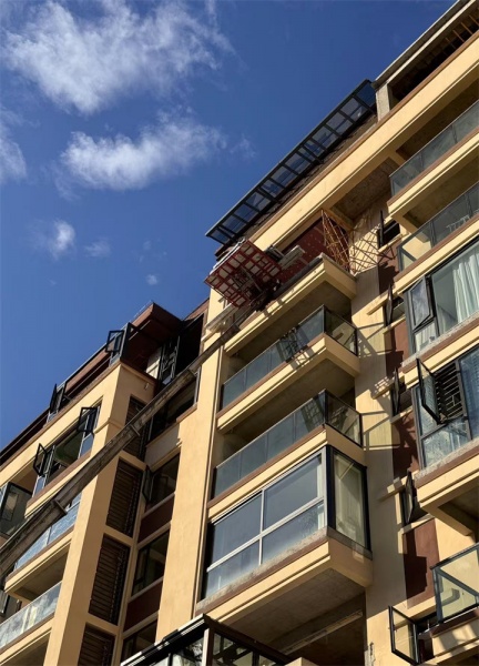 在霍邱县租吊车靠谱的吊装公司不是租金低而是经验足！