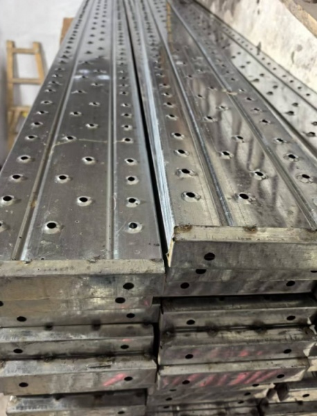 不同季节租赁脚手架，出租方应如何调整服务以适应环境变化？