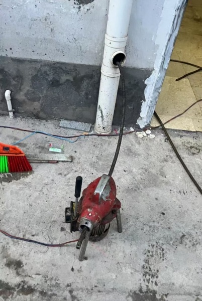 管道疏通深度清洁服务：清除顽固污垢，恢复管道通畅。