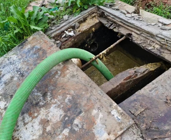 下水道疏通经验铸就品质：精准判断堵塞原因与位置！