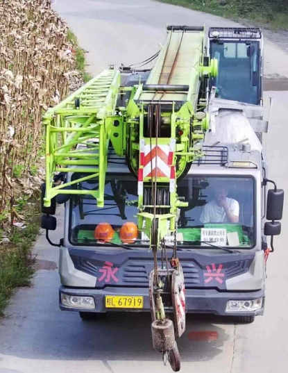 租赁吊车时，如何在百色选择一家能够提供灵活租赁套餐的出租公司？