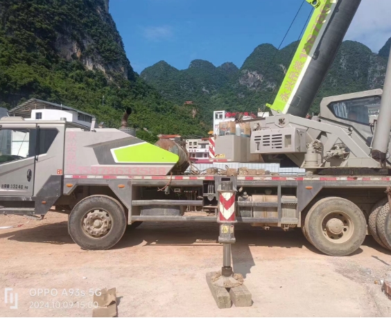 在百色租用吊车，怎样与出租方共同应对当地政策法规变化对吊运的影响？