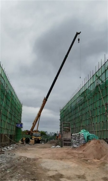 租赁吊车时，如何确定江永出租方的设备在当地的应急救援能力？