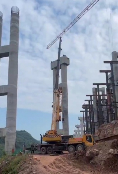 屋顶水箱安装维修，专业吊车出租守护高空作业安全！