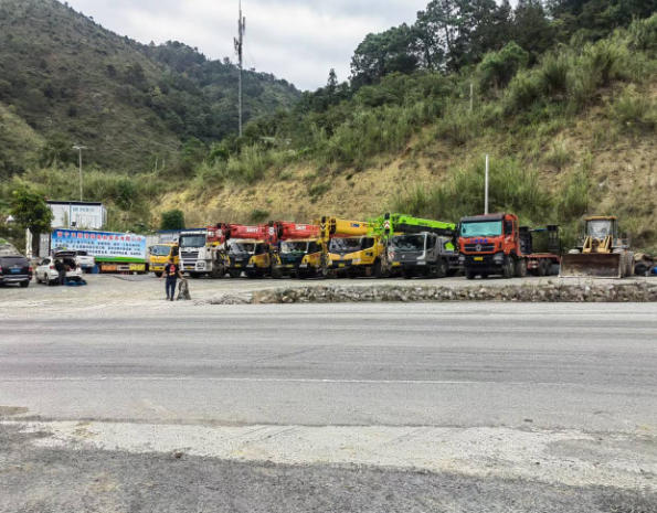 吊车在作业时，润滑系统缺油该如何做紧急处理？