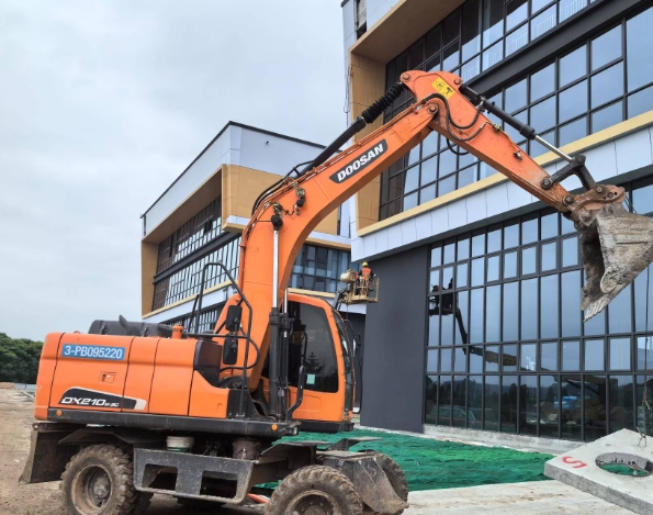 挖机操作的便利性对绵阳工程有何影响？