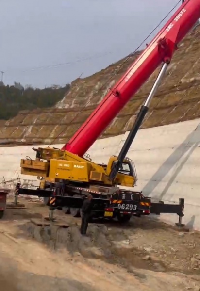 沁水县吊车出租包含人工费吗？夜间施工收费高吗？