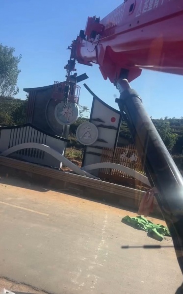 小型工地用哪种吊车最划算？30吨和50吨区别在哪？