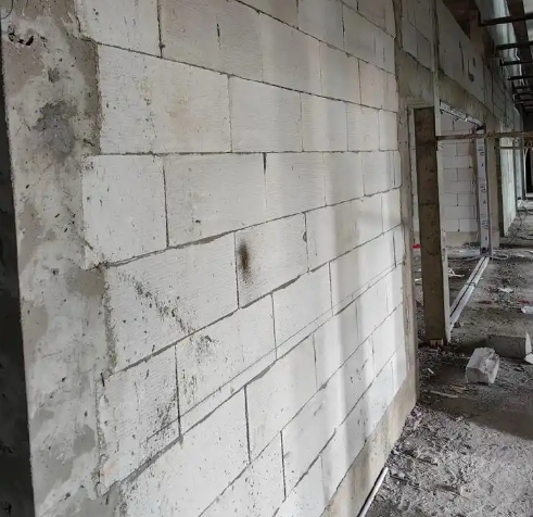 轻质砖的重量对地基承载有要求吗？