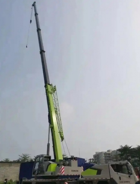 工程现场临时用电与吊车安全操作的配合要点有哪些？