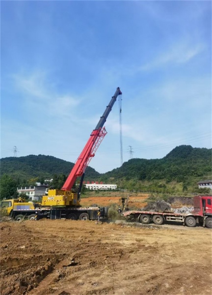 设备吊装完成后如何进行现场清理与复原？