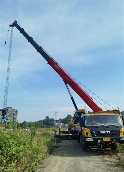 怎样通过合理配重提升吊车作业稳定性？