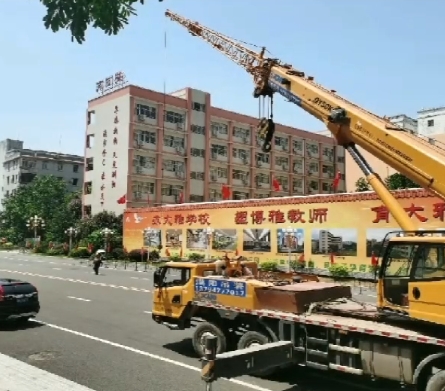 在阳春租用50吨汽车吊有哪些注意事项？