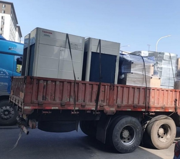 为什么专业搬家比朋友帮忙更划算？算完这笔账就懂！