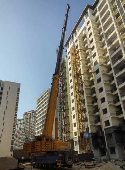 30 吨吊车出租适合哪些工程场景？租赁价格波动大吗？​