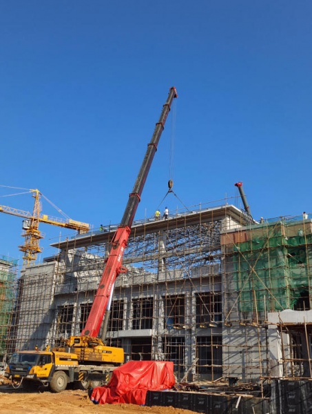 赤壁市第一初级中学礼堂网架抬吊