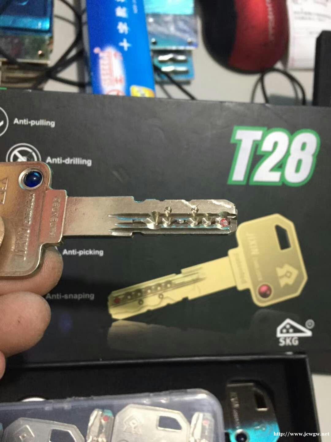 西安明德门附近开锁公司,24小时营业,随叫随到 西安明德门附近开锁公司,24小时营业,随叫随到