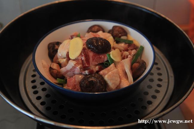 花菇火腿蒸鸡的做法 花菇火腿蒸鸡的做法