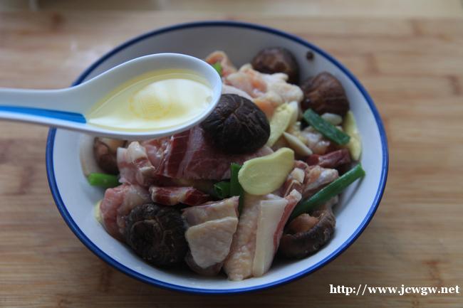 花菇火腿蒸鸡的做法 花菇火腿蒸鸡的做法