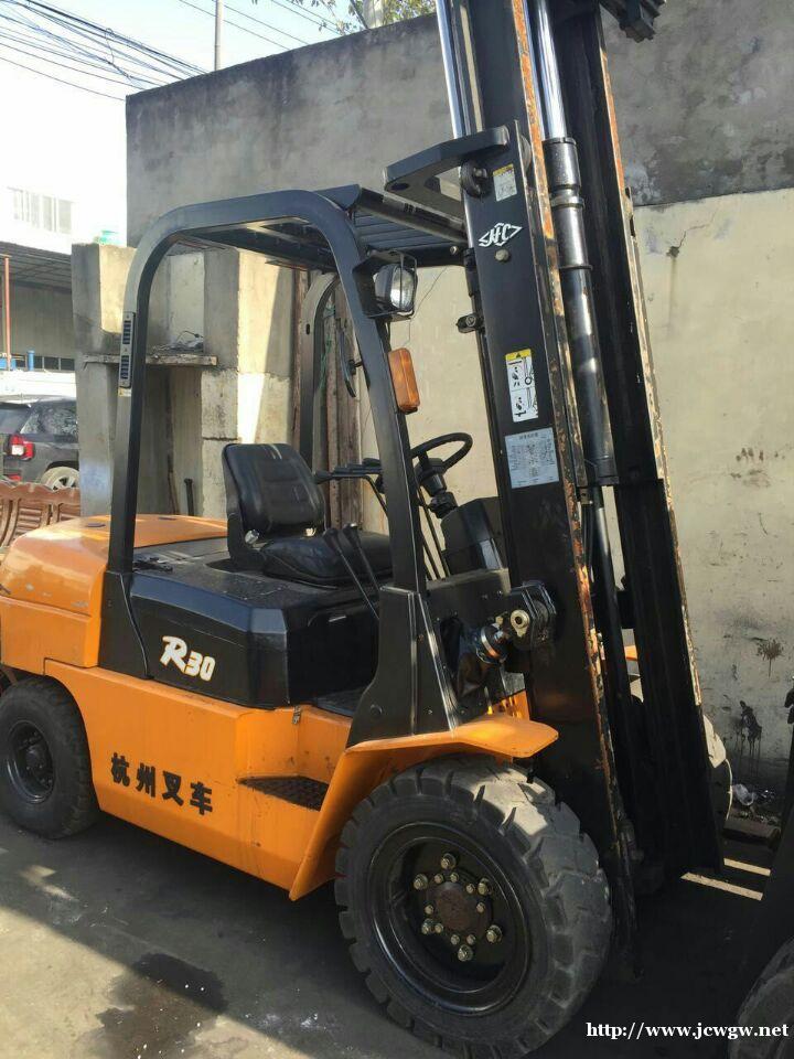 叉车,合力内燃式柴油叉车3吨/5吨,原装15年八成新发动机。 叉车,合力内燃式柴油叉车3吨/5吨,原装15年八成新发动机。