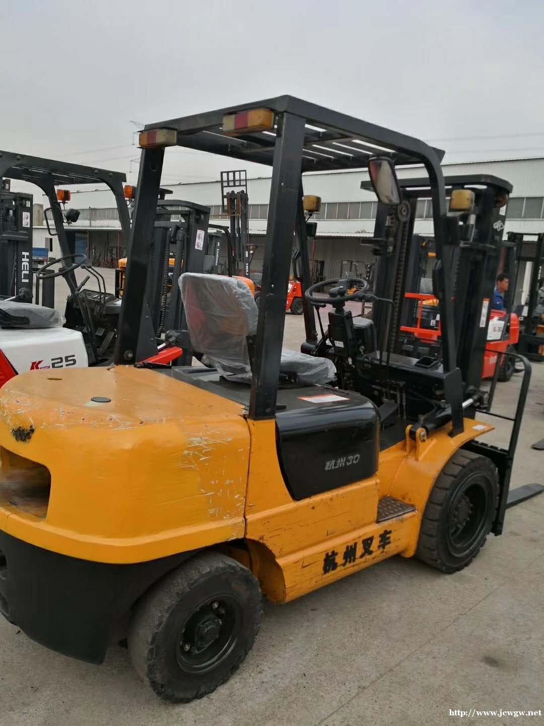 叉车,合力内燃式柴油叉车3吨/5吨,原装15年八成新发动机。 叉车,合力内燃式柴油叉车3吨/5吨,原装15年八成新发动机。