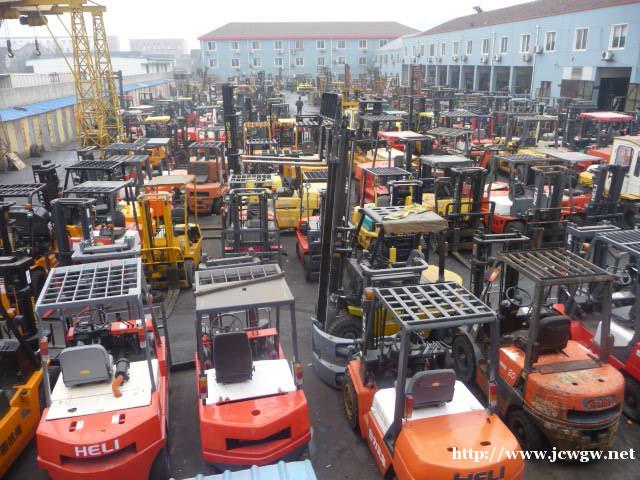 叉车,合力内燃式柴油叉车3吨/5吨,原装15年八成新发动机。 叉车,合力内燃式柴油叉车3吨/5吨,原装15年八成新发动机。