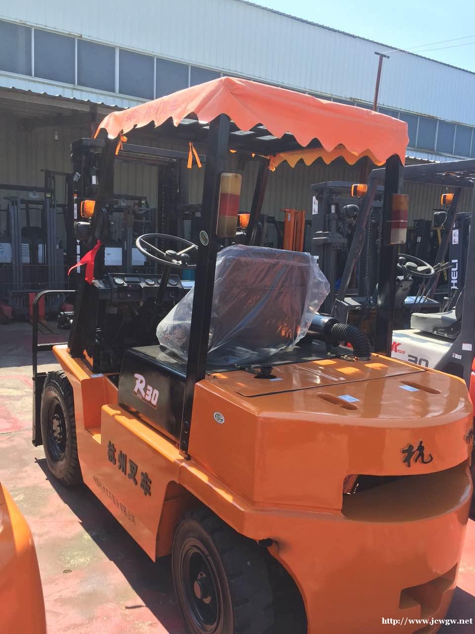 叉车,合力内燃式柴油叉车3吨/5吨,原装15年八成新发动机。 叉车,合力内燃式柴油叉车3吨/5吨,原装15年八成新发动机。