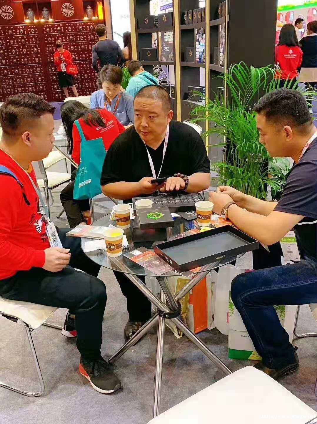 2019年微商做什么产品好?保健品代理加盟 2019年微商做什么产品好?保健品代理加盟