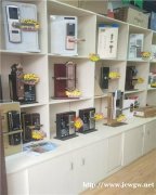 哈密市李师傅开锁换锁公司【诚信服务】配汽车钥匙