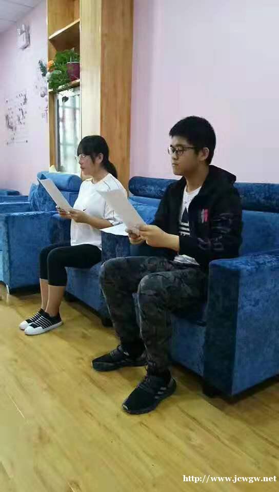 河北高中生高三学播音参加艺考还来得及吗 河北高中生高三学播音参加艺考还来得及吗