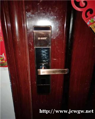 防盗门换锁芯时需要注意的一些事项,喀什市换锁去哪里? 防盗门换锁芯时需要注意的一些事项,喀什市换锁去哪里?