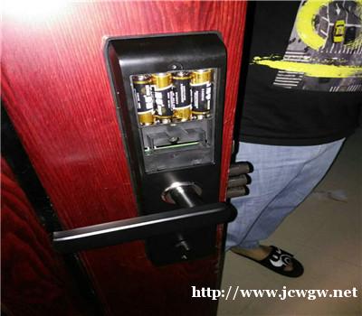 郫县防盗门开锁换锁多少钱?防盗门开锁换锁注意事项有哪些? 郫县防盗门开锁换锁多少钱?防盗门开锁换锁注意事项有哪些?