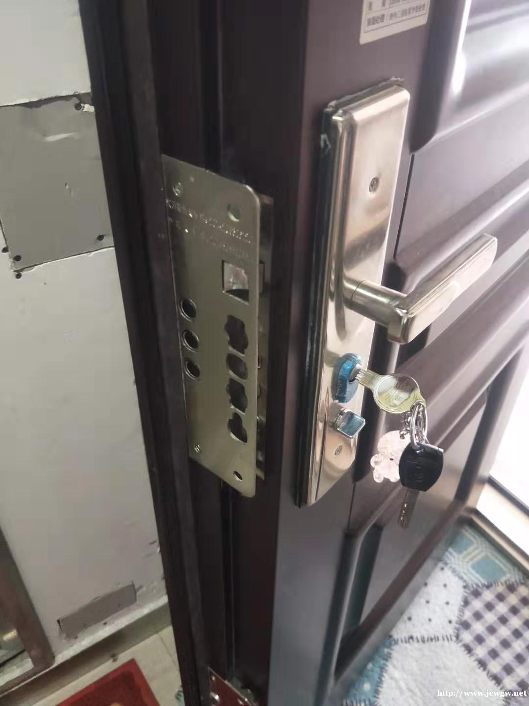 泰安开锁一定要找正规单位;价格实惠;证件齐全;专业开锁才能保 泰安开锁一定要找正规单位;价格实惠;证件齐全;专业开锁才能保