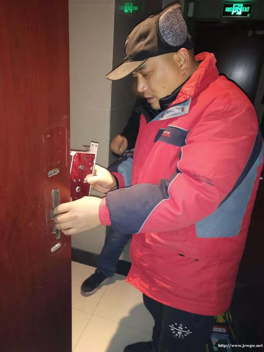 广西百色田阳县开锁是怎样换防盗门锁芯,防盗门锁芯可以换吗? 广西百色田阳县开锁是怎样换防盗门锁芯,防盗门锁芯可以换吗?