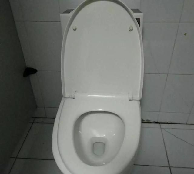 马桶里发黄的污渍怎么去除?惠安马桶疏通 马桶里发黄的污渍怎么去除?惠安马桶疏通