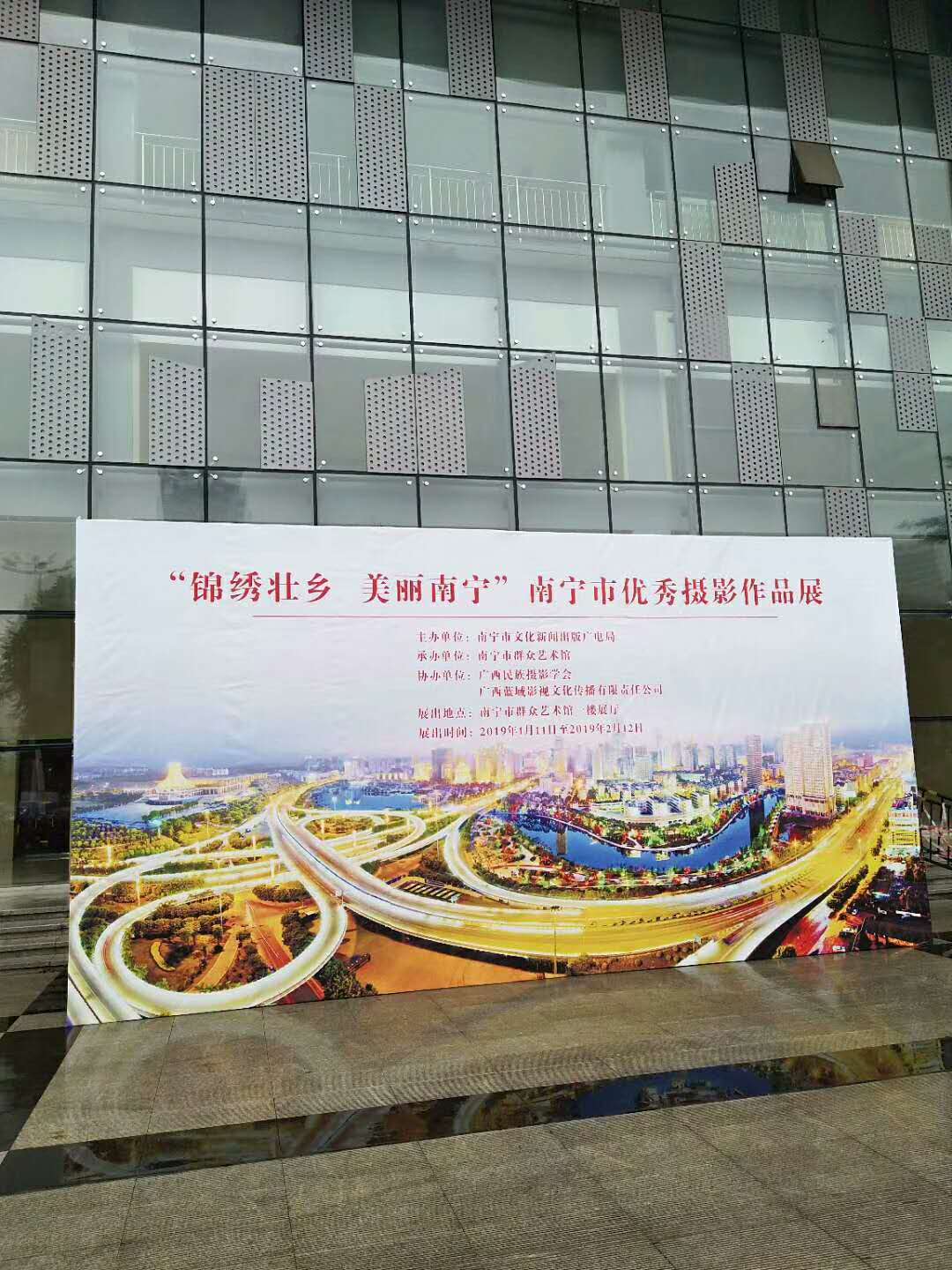 南宁桁架背景板会议签到背景墙搭建画面制作安装 南宁桁架背景板会议签到背景墙搭建画面制作安装