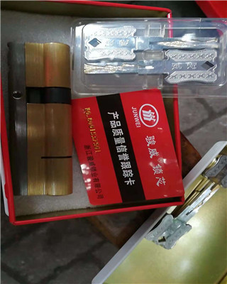 开车锁的方式也影响价格,不要采取这种方式破坏开锁 开车锁的方式也影响价格,不要采取这种方式破坏开锁