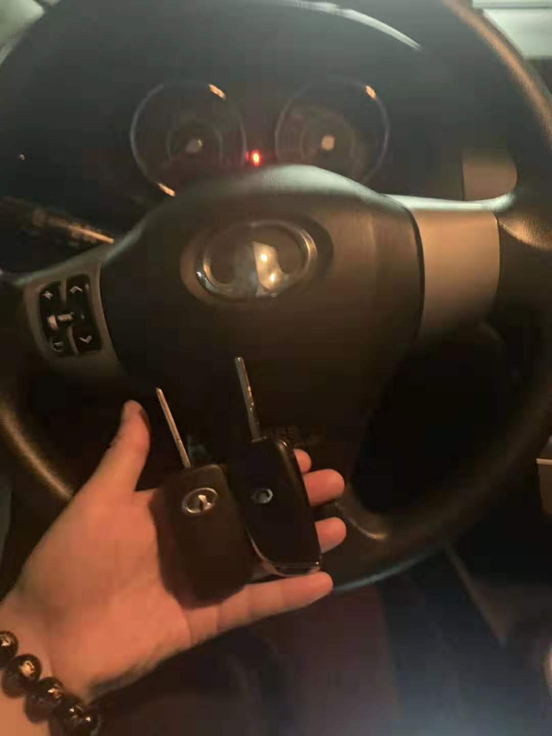 配制汽车遥控钥匙要多少钱?买车人拆换全车门锁的方法 配制汽车遥控钥匙要多少钱?买车人拆换全车门锁的方法