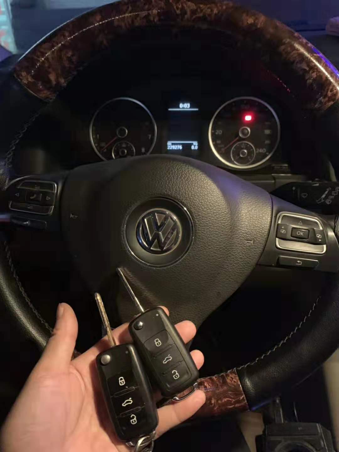 配制汽车遥控钥匙要多少钱?买车人拆换全车门锁的方法 配制汽车遥控钥匙要多少钱?买车人拆换全车门锁的方法