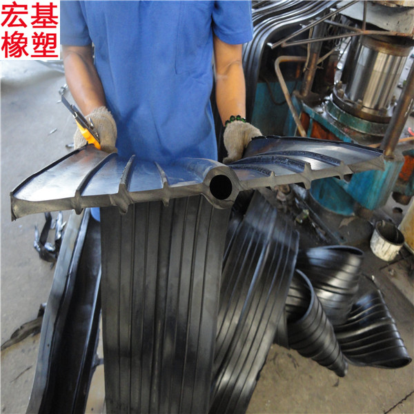 中埋式橡胶止水带300*8施工缝用中埋式橡胶止水带生产厂家 中埋式橡胶止水带300*8施工缝用中埋式橡胶止水带生产厂家