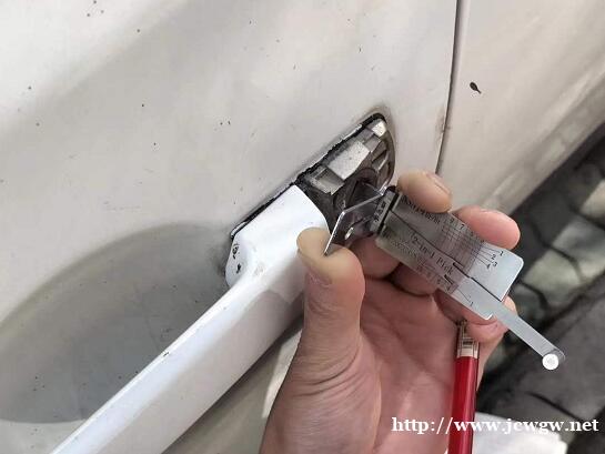 海西格尔木24小时开汽车锁一般价格多少 海西格尔木24小时开汽车锁一般价格多少